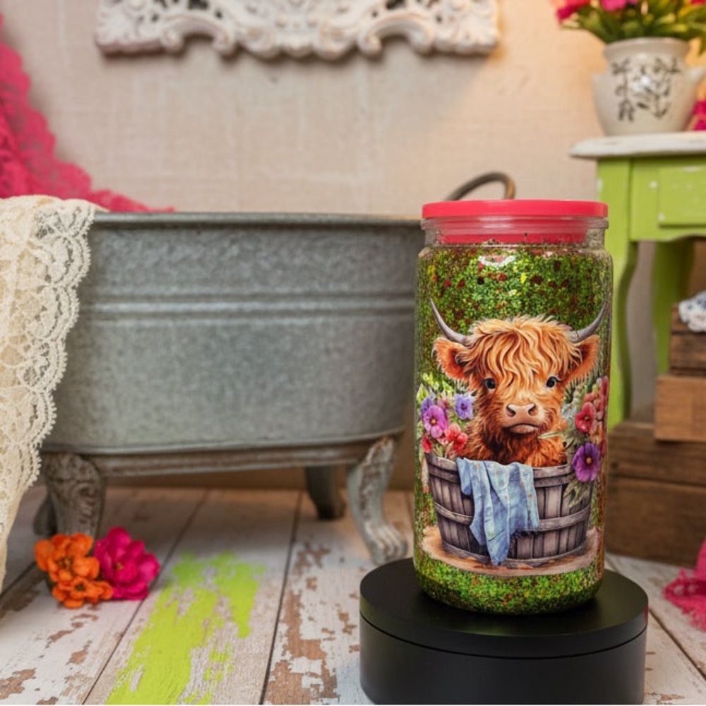 Soak & Sparkle – Highland Cow Glitter Sip